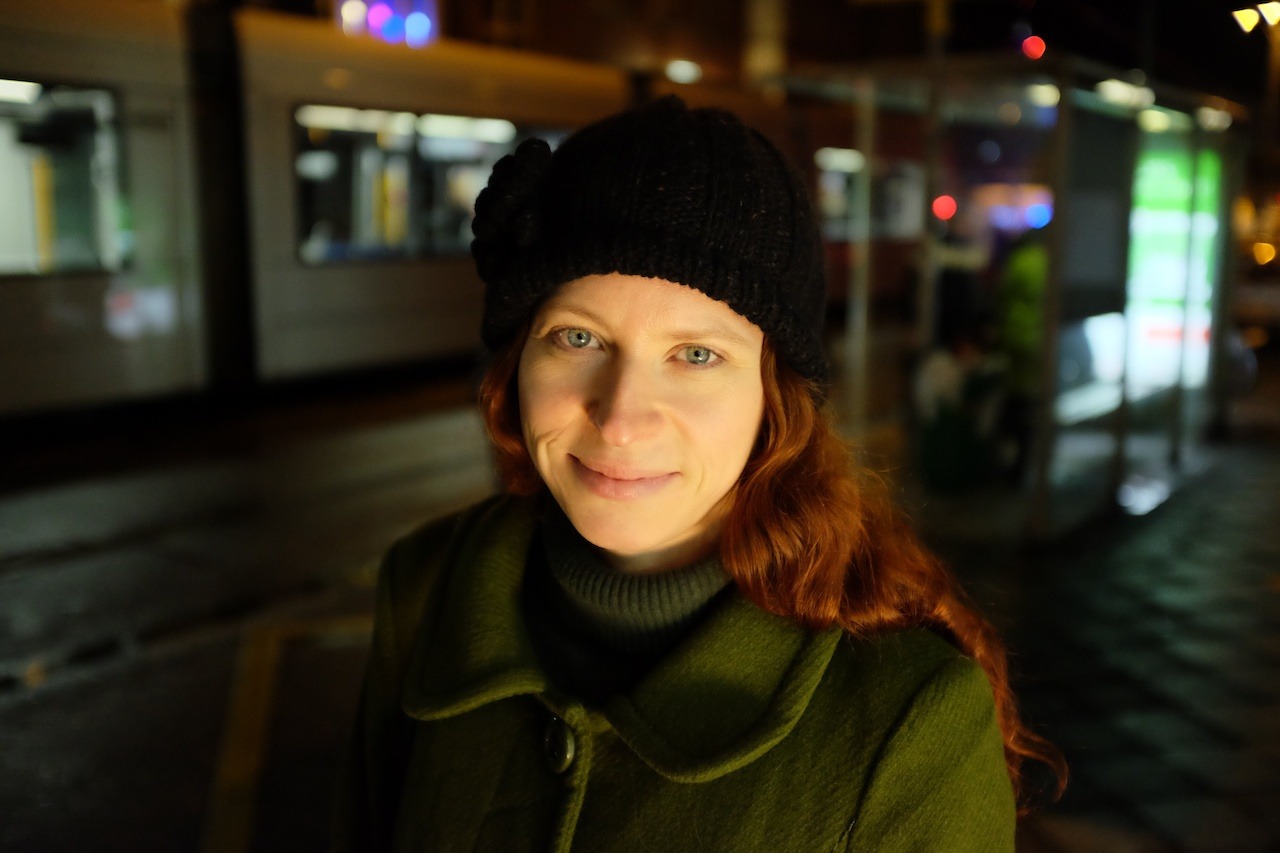 Spontaneous portrait of Nicole at a tram stop from a few days ago.
This is one of my first photos with the Fuji X100s. This is ISO 3200! And it&rsquo;s a JPG in normal quality, straight from the camera. The light comes from a shop window (no...