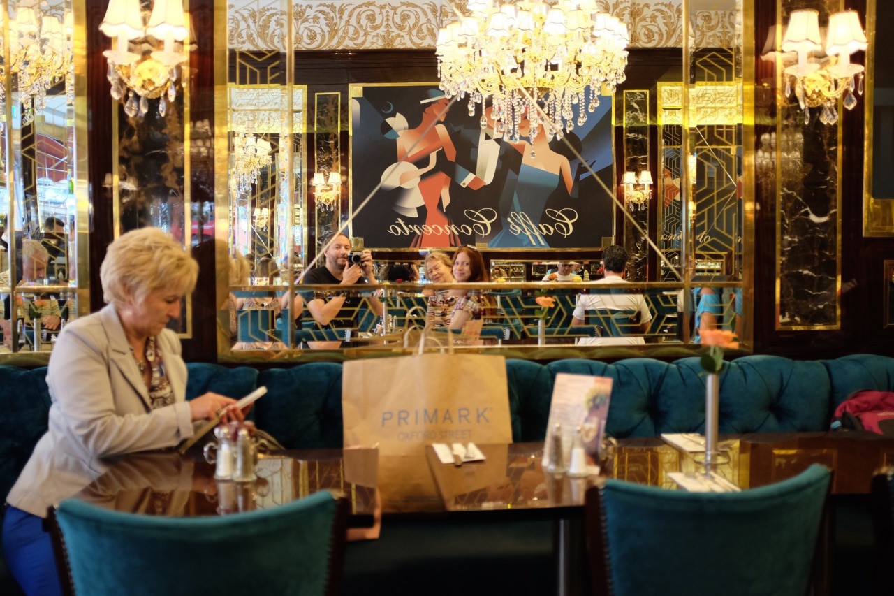 199/365: The three of us during an afternoon break at a caf&eacute;.
On this beautiful day, we visited Greenwich &ndash; where we enjoyed a delicious Cream Tea &ndash; took a ferry all the way to the London Eye (which we didn&rsquo;t go onto, because it &ndash; and the whole area...