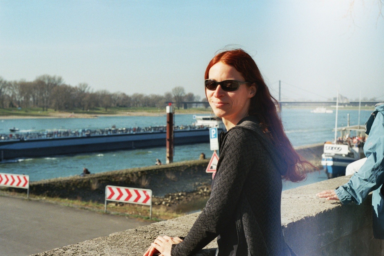 On a sunny Sunday afternoon in D&uuml;sseldorf. We enjoyed the warm weather and I took some photos with my Nikon FE.