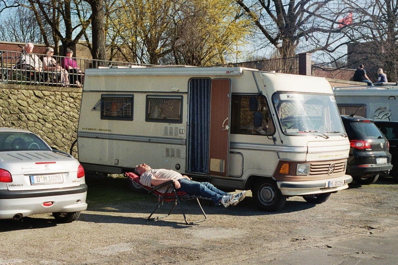 On a sunny Sunday afternoon in D&uuml;sseldorf. We enjoyed the warm weather and I took some photos with my Nikon FE.