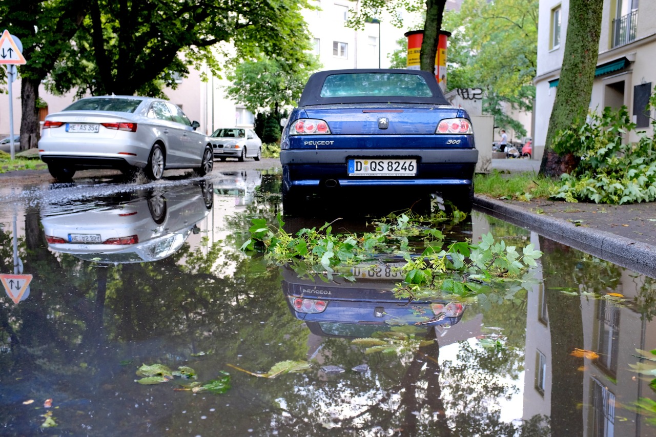 Last night Düsseldorf (and the whole surrounding region) was hit by a storm. These are a few photos I took this morning. They’re all from within only 200 meters from my home, so you might be able to guess what the rest of the city looks like.
I also...