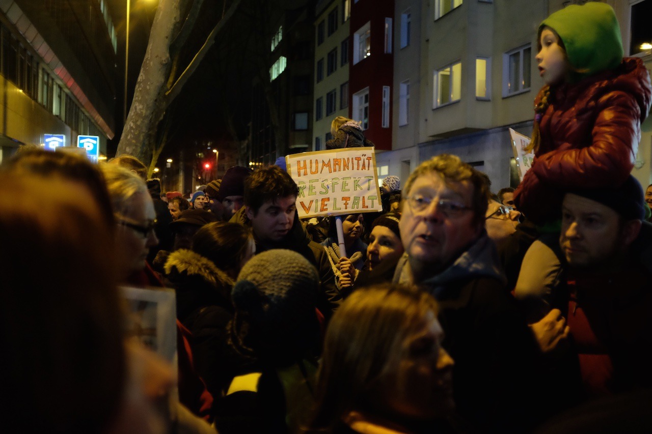 Ein paar mehr Bilder von der #noduegida-Demo letzten Montag. Wir gehen heute Abend wieder hin.
