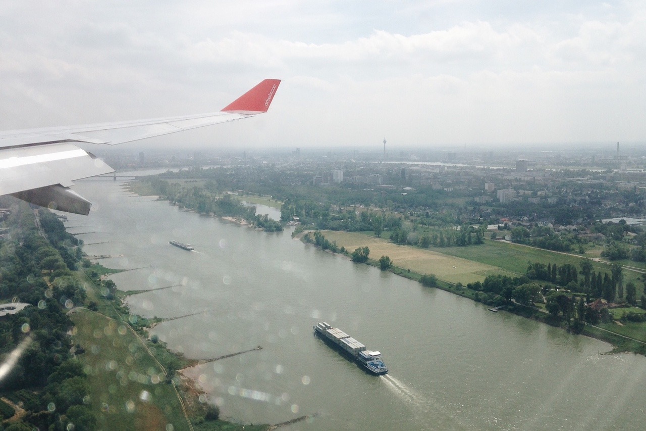 144/365: Hello, D&uuml;sseldorf!
It&rsquo;s always amazing again how quickly you can be in a completely different part of the world.
The flight was ok. I managed to sleep quite a bit. I&rsquo;m still pretty tired and I think I&rsquo;ll take a quick nap&hellip; zZzzzzz