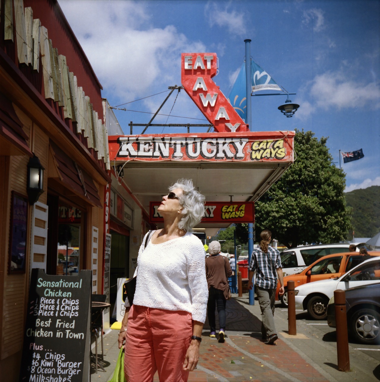 This one was a happy accident. I was actually busy composing a shot without people in it, when this woman with matching clothing positioned herself there. “Oh, sweet!”, I thought. *Click*
You gotta love that NZ flag in the background, too, waving...