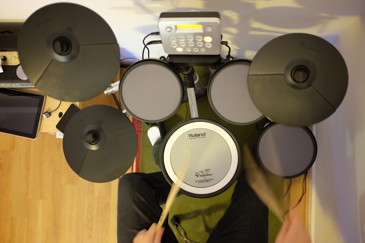 15/365
Drumming
Nicole got me this e-drumkit for my birthday last year. It’s a Roland HD-3 V-Drums Lite and it’s absolutely fantastic. Playing it almost every day.
