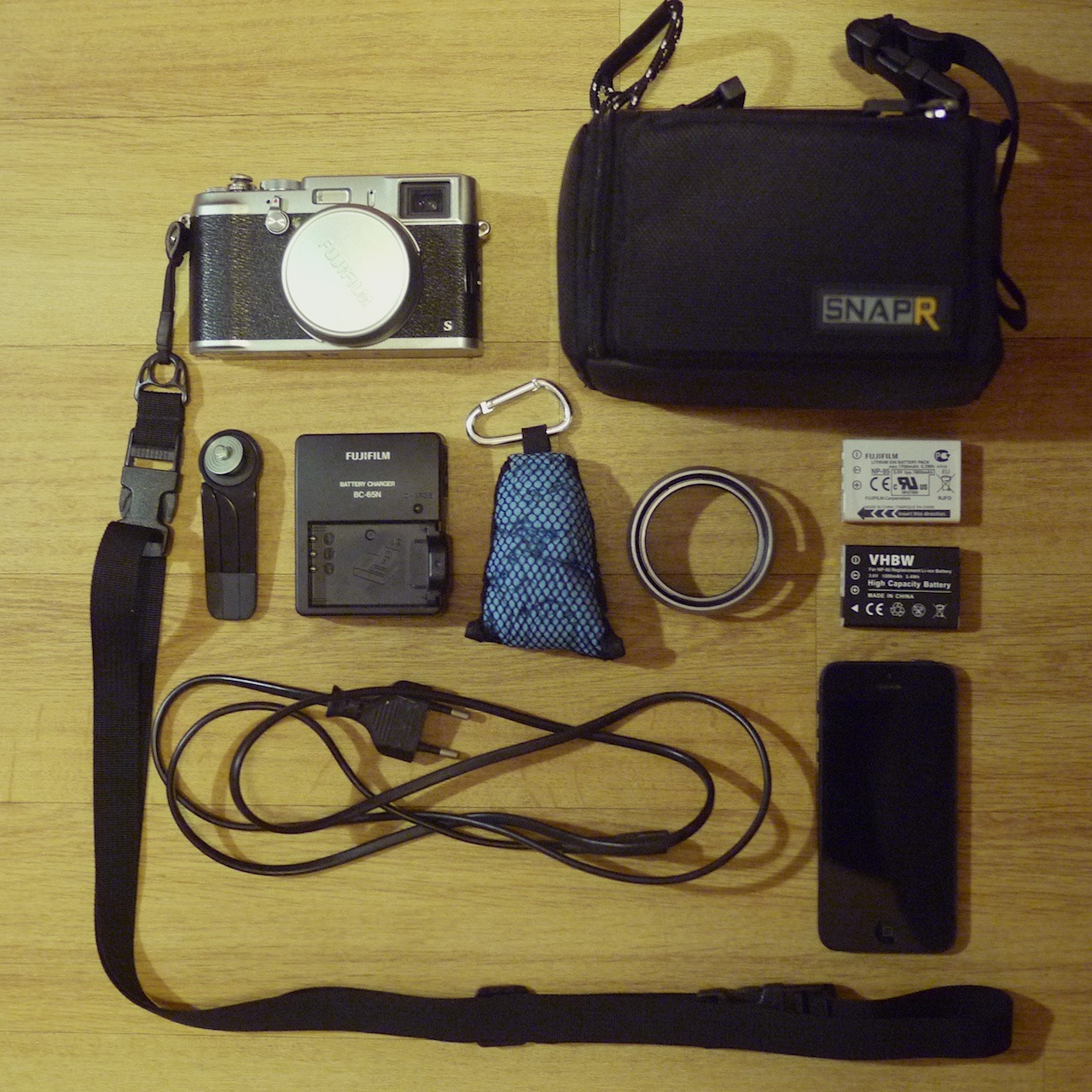 34/365: Travel photo gear. We&rsquo;re busy packing for our short trip to the French alps. This is the photo gear I&rsquo;m taking. I love this kit and how compact it is. It pretty much all fits into the SnapR bag. Here&rsquo;s what&rsquo;s included in detail:
&bull; Fuji...