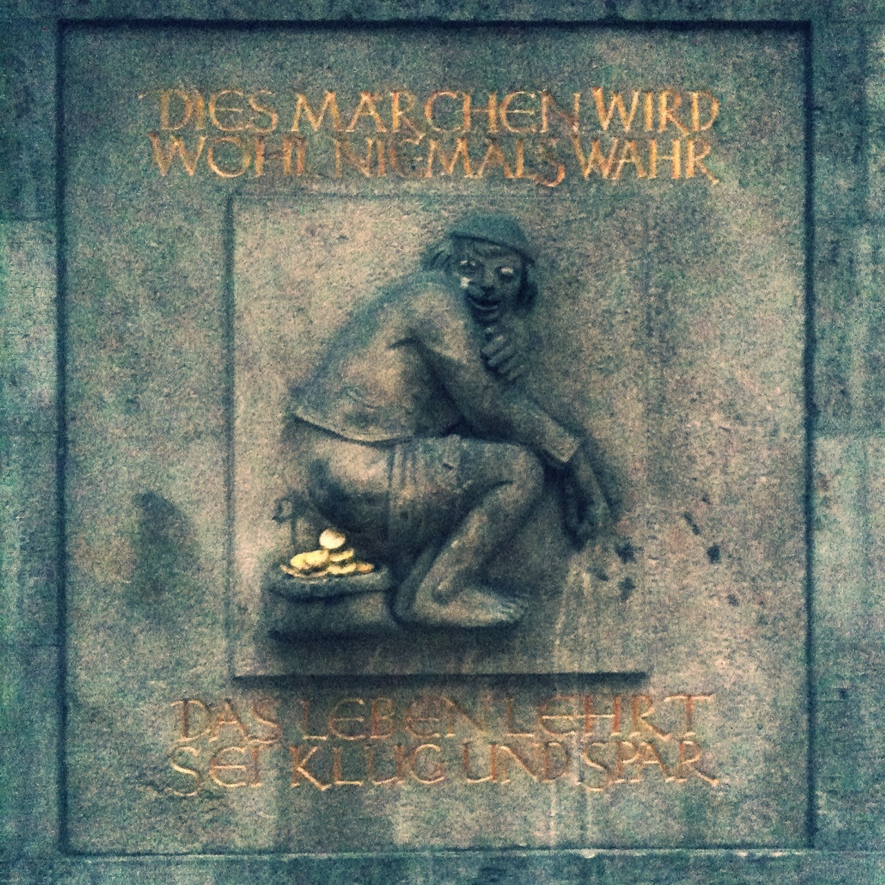 Dies M&auml;rchen wird
wohl niemals wahr
Das Leben lehrt
sei klug und spar