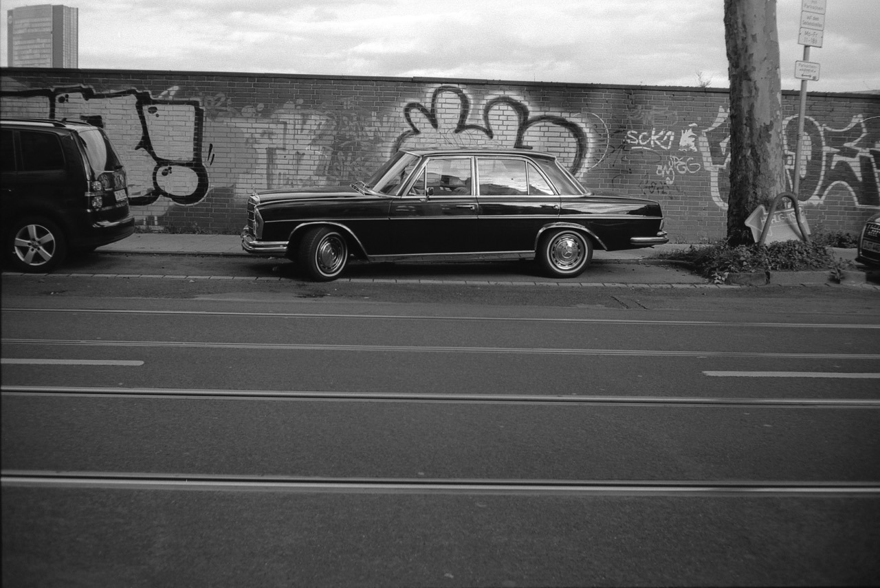 258/365: On Tuesday, we went for a little afternoon walk. And I thought this would make a nice photograph.
This time it&rsquo;s a Fuji Neopan Acros 100 film. I love how this looks. Much less grain than a Tri-X or a HP5+ when developed with Rodinal. And I&rsquo;m...