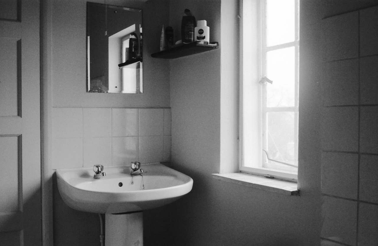 Impressions of the little AirBnB cottage my brother, my father and I got during our trip to the Cotswolds, England in March.