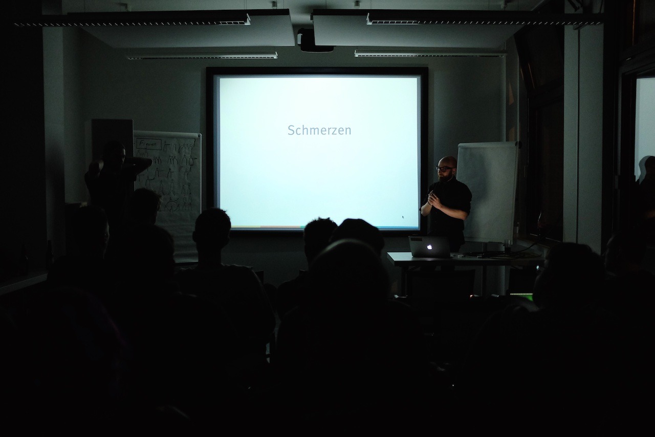 77/365: Schmerzen
Tim und Willem erz&auml;hlen beim Cologne.rb Meetup ihre Rails-Warstory.