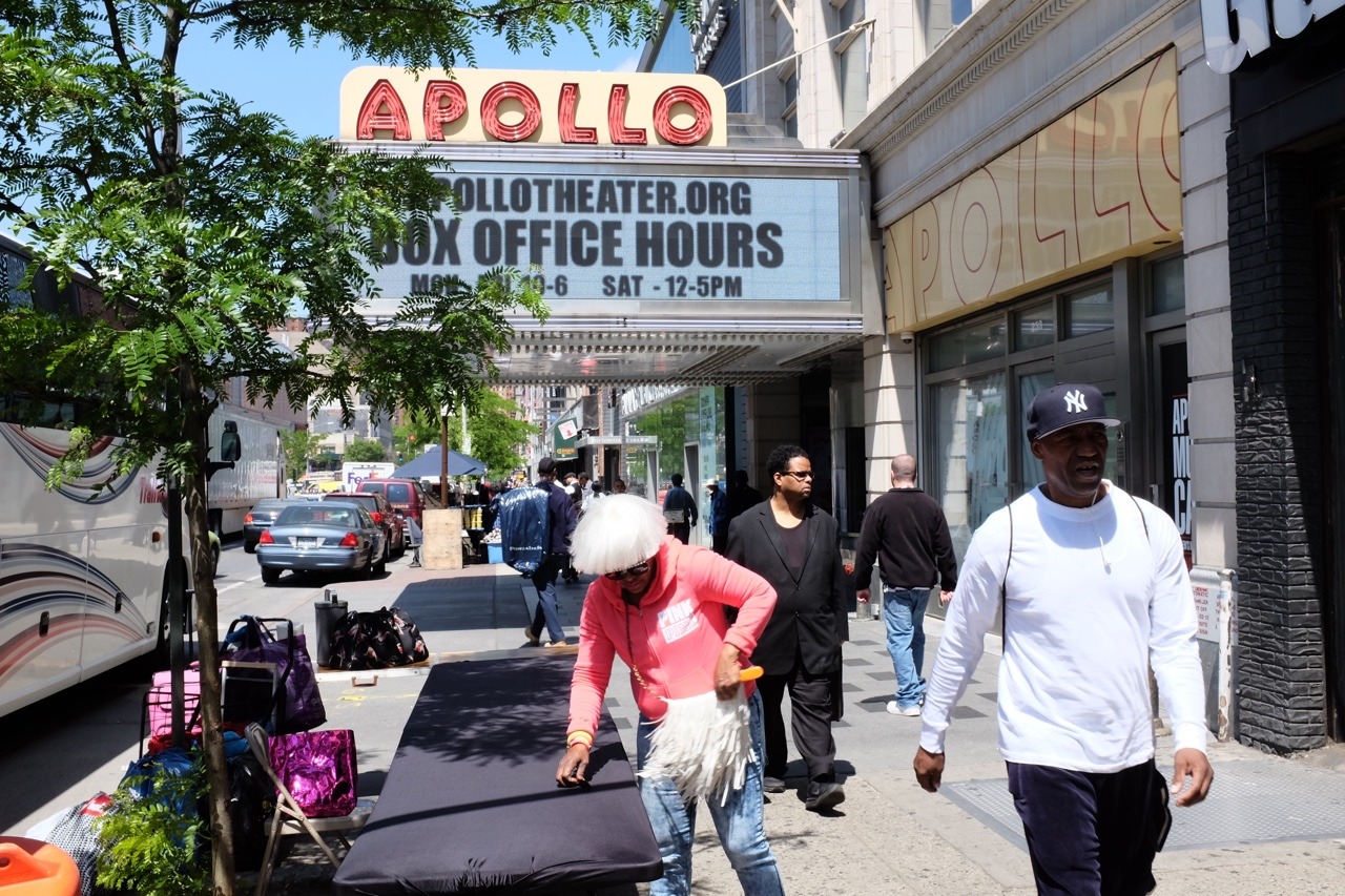 142/365: The Apollo theater in Harlem.
Lots of walking on this day: through quite a bit of Harlem, through the Central Park again, down 5th Avenue. We went on top of the Metropolitan Museum of Art for very nice views across the park and the...