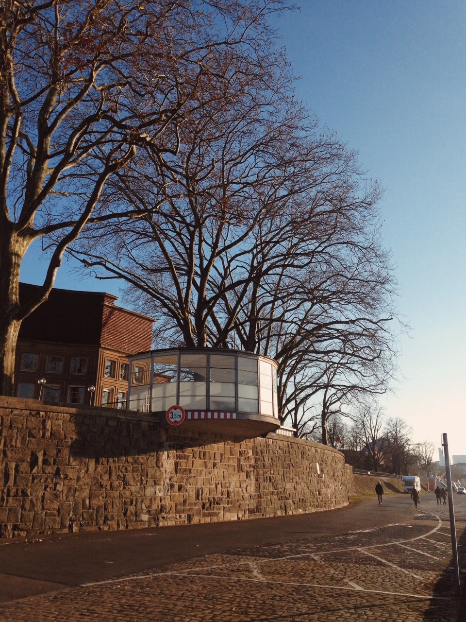 I took a few photos on our walk through D&uuml;sseldorf today. The weather was cold and beautiful.