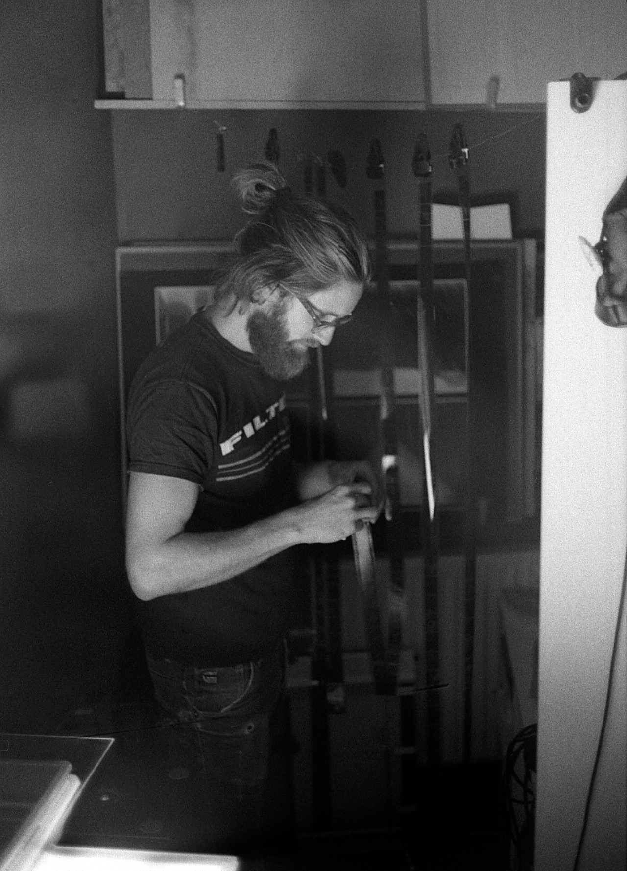333/365: Spent the whole Sunday in the darkroom, developing my 7 rolls of film, compiling a best-of selection, making contact sheets, and finally hand-printing 3 of my photos.
Here, Severin is hanging the negatives to dry.