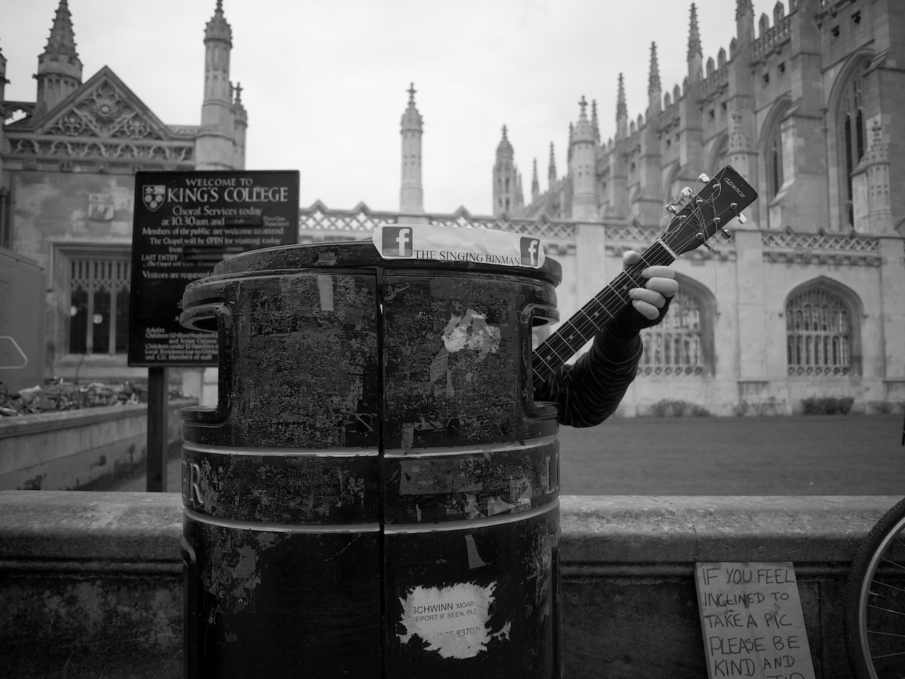 The singing binman.