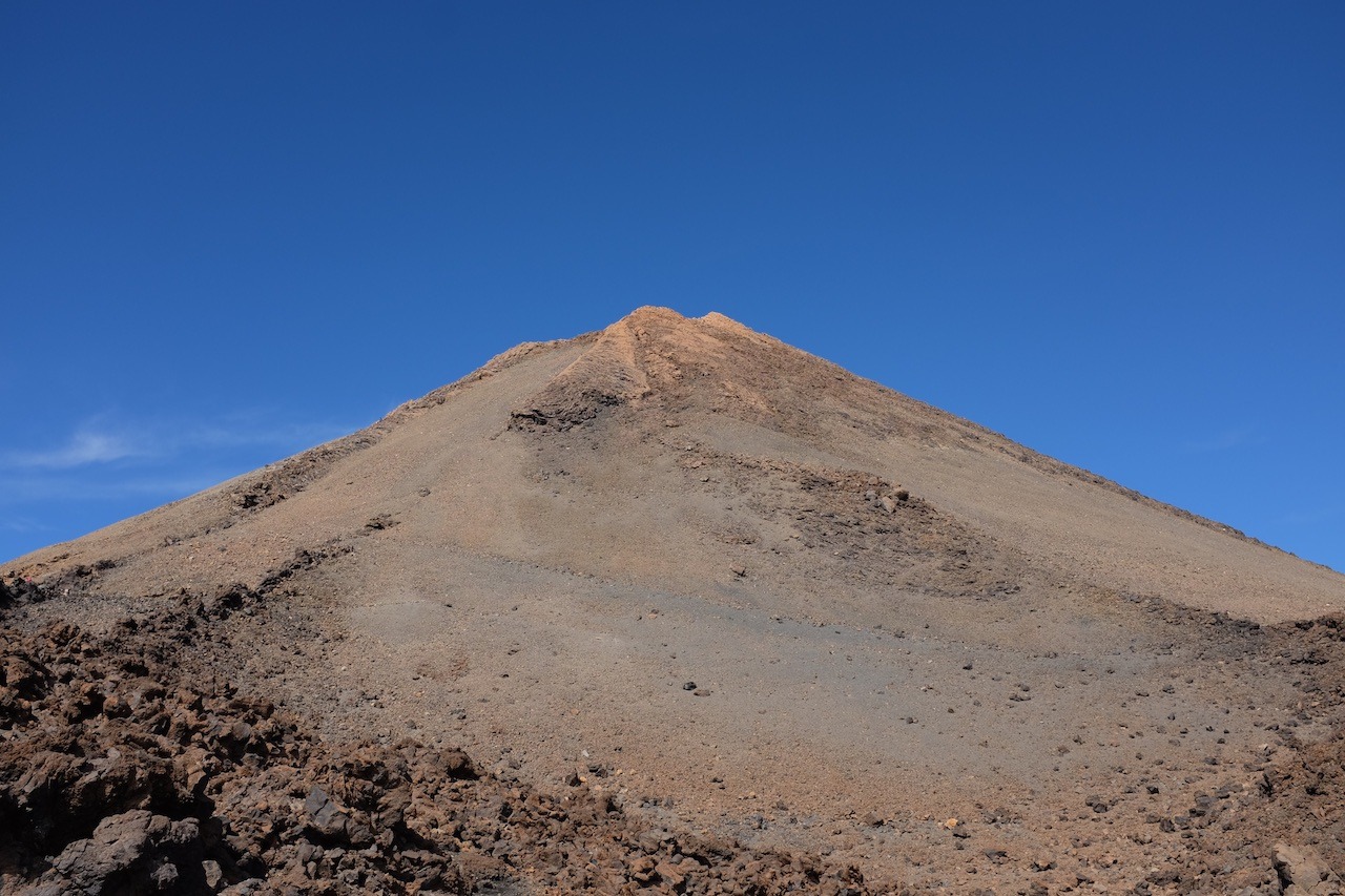 On our last day on the Canary Islands, we took the early morning ferry from El Hierro to Tenerife, from where our plane departed in the early evening of that day.
Since it was perfect weather that day, we seized the opportunity to go up the Pico del...