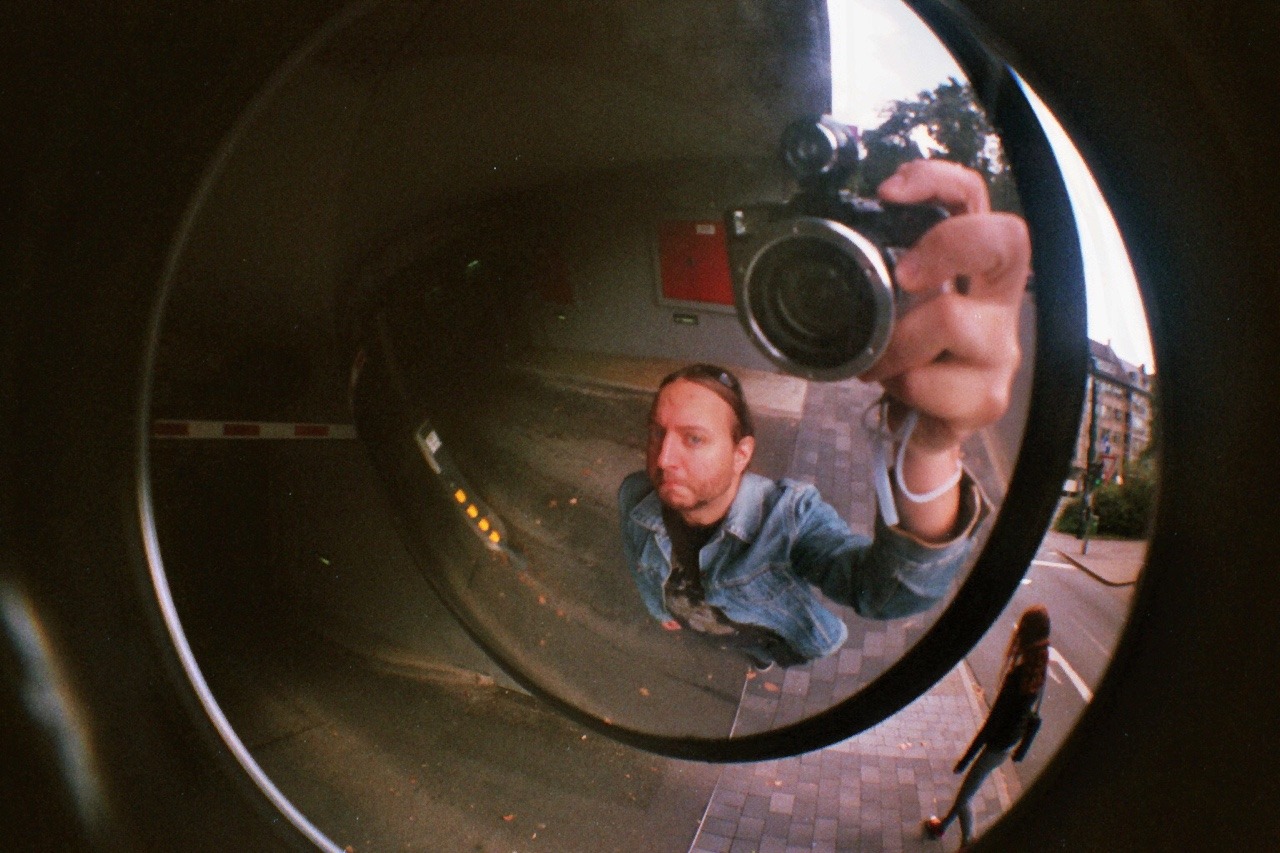 I bought a Lomo Fisheye cam. It’s fun! :-)