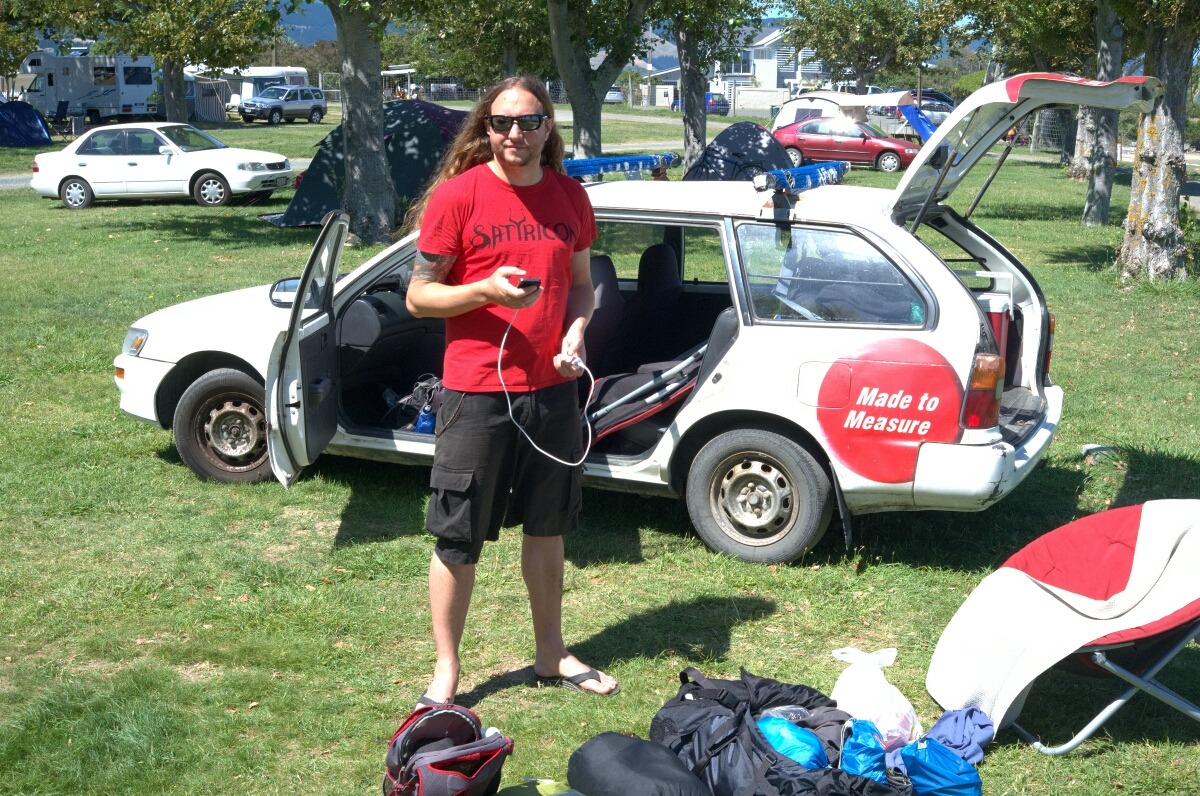 des-chain:
&ldquo; 386/365
Daniel and Curtains, Nelson, NZ
&rdquo;
That&rsquo;s the car we currently drive around in. It was generously lent to us by Cymen &ndash; one of the owners of Rankers. It&rsquo;s called &ldquo;Curtains&rdquo;, because it still has its original ads from a curtain...