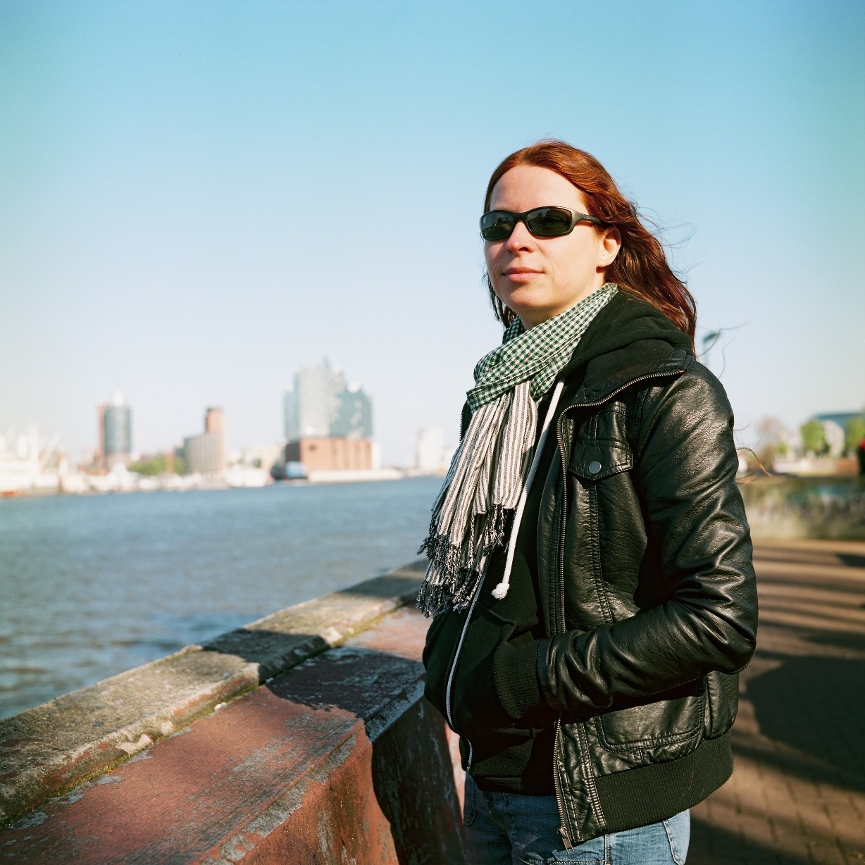 A few frames of a roll of Portra 160 I shot with the Rolleiflex in Hamburg in April.