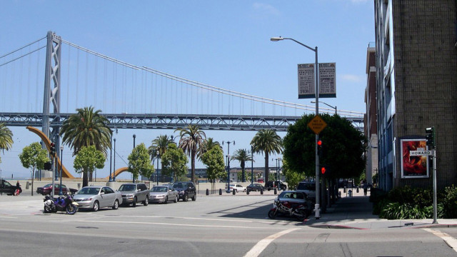 parislemon:
&ldquo;laughingsquid:
&ldquo;Reel SF, San Francisco Movie Locations Then & Now
&rdquo;
Great stuff.
&rdquo;
