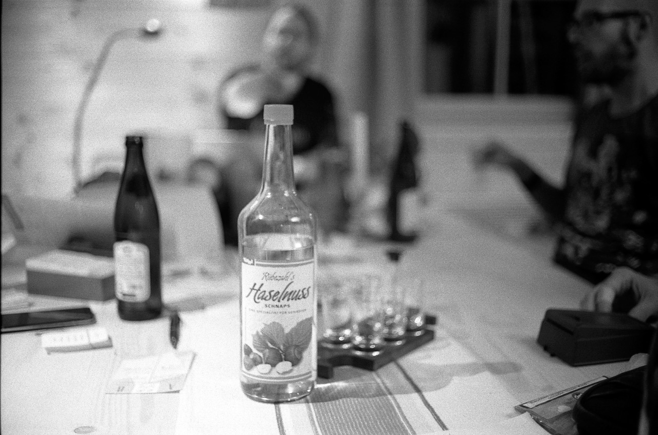 318/365: Hut-life-Saturday. With the amazing Haselnuss Schnaps.
Shot with the previously mentioned Canon Canonet G-III QL 17. This one seems to be working mostly fine. And it&rsquo;s good fun to use, too. This one might become my go-to film camera.
Ilford...