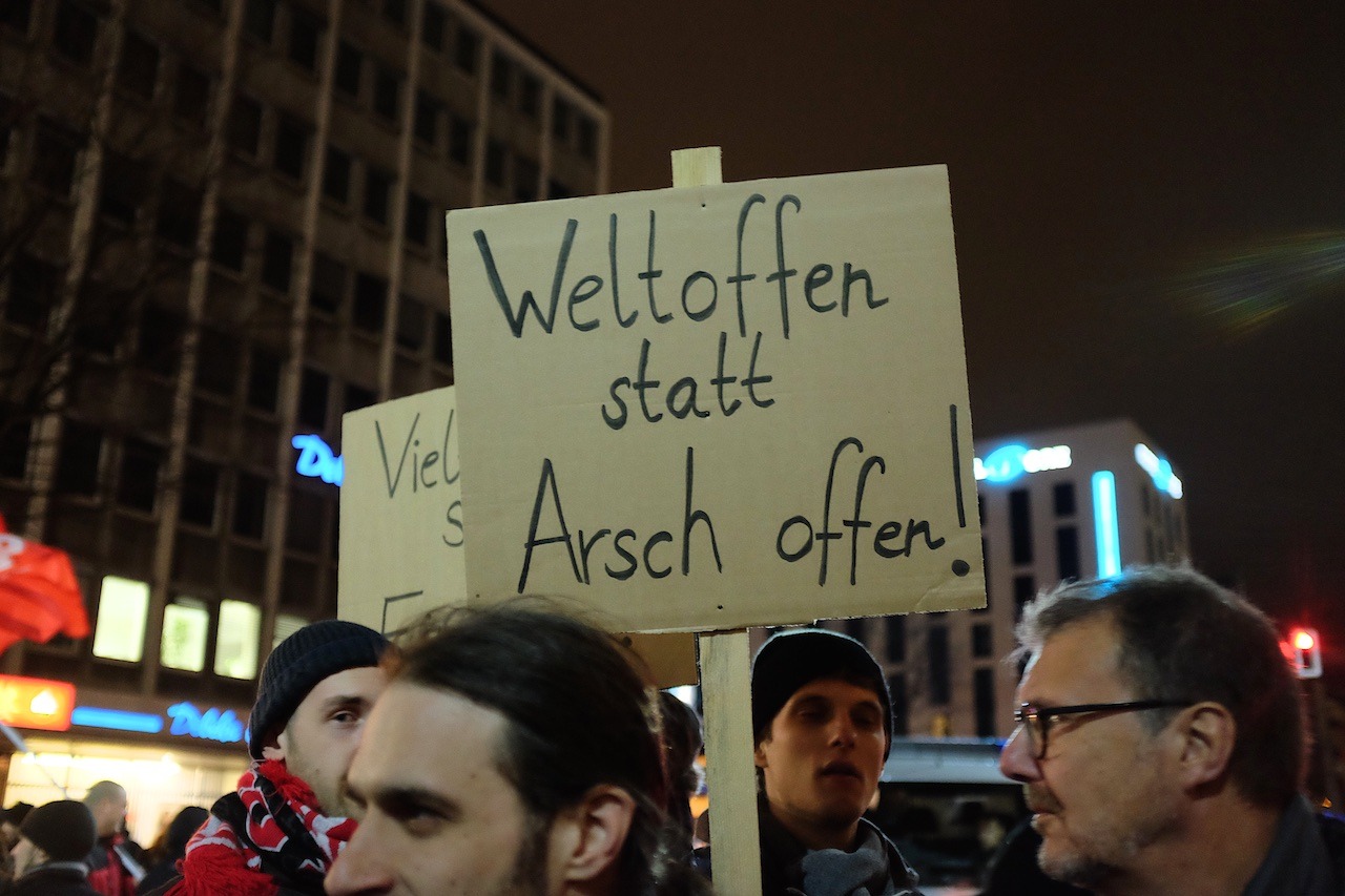 Ein paar mehr Bilder von der #noduegida-Demo letzten Montag. Wir gehen heute Abend wieder hin.