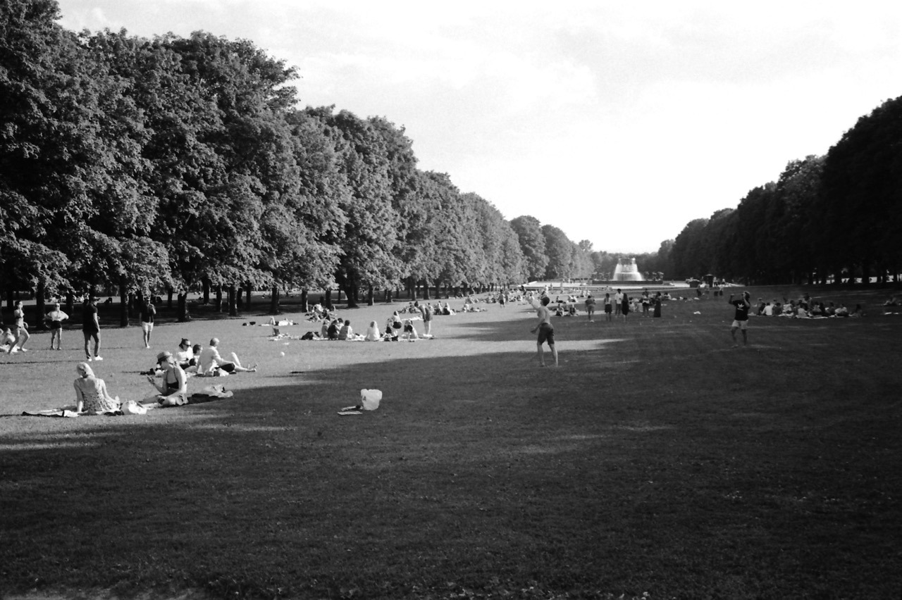 Vigelandsparken, Oslo. June 2016.
Oslo greeted us with stunning weather. We spent quite some time in and around Vigelandspark, since that’s where we parked our motorhome for a couple of nights.