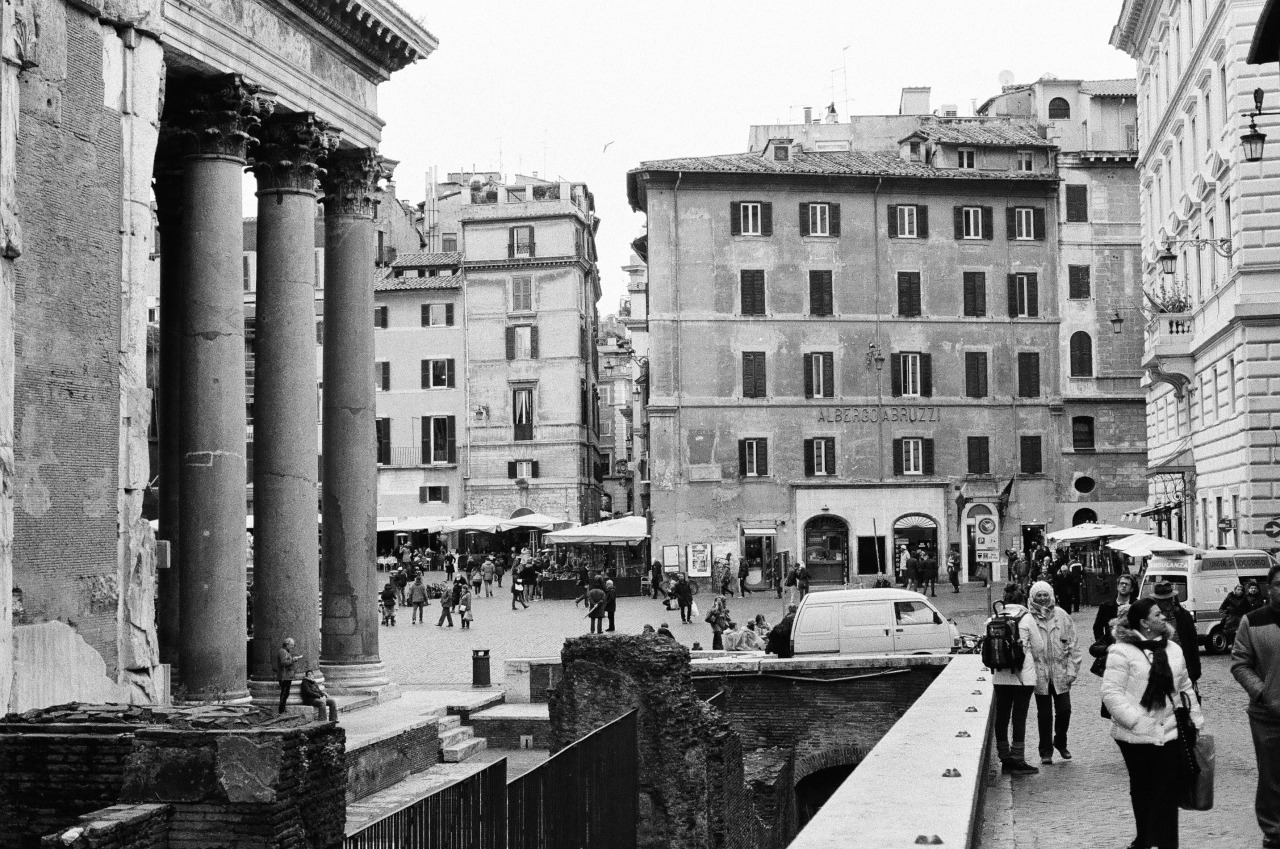 Around and inside the impressive, almost 2000 year old Pantheon in Rome.
All shot with a Nikon FE, 50mm lens and Fuji Neopan 400 film.