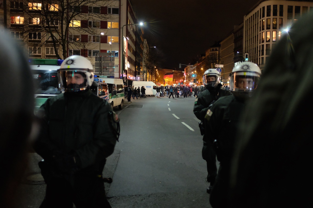 Ein paar mehr Bilder von der #noduegida-Demo letzten Montag. Wir gehen heute Abend wieder hin.