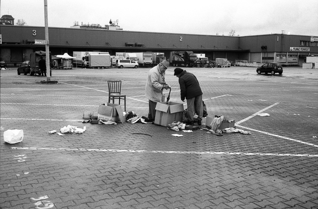 One rainy afternoon in December at the Radschl&auml;germarkt (flea market).