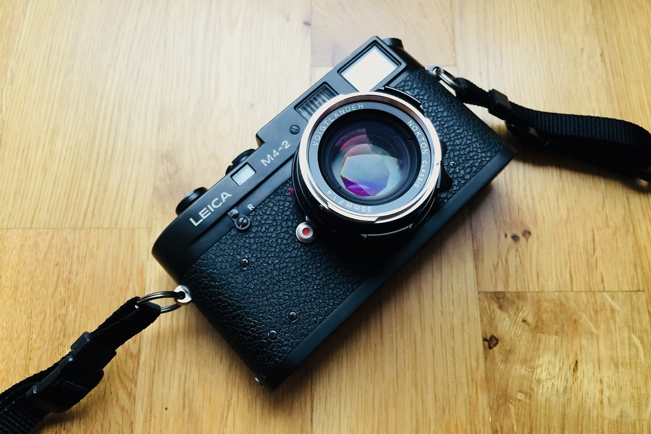 I got a new camera: a Leica M4-2 plus the Voigtl&auml;nder 35mm 1.4 Nokton lens.
I&rsquo;ve been on the lookout for a black Leica M and this particular lens for a while. Then &ndash; back in October &ndash; I got a good deal on this new Voigtl&auml;nder lens, and mid-November I...
