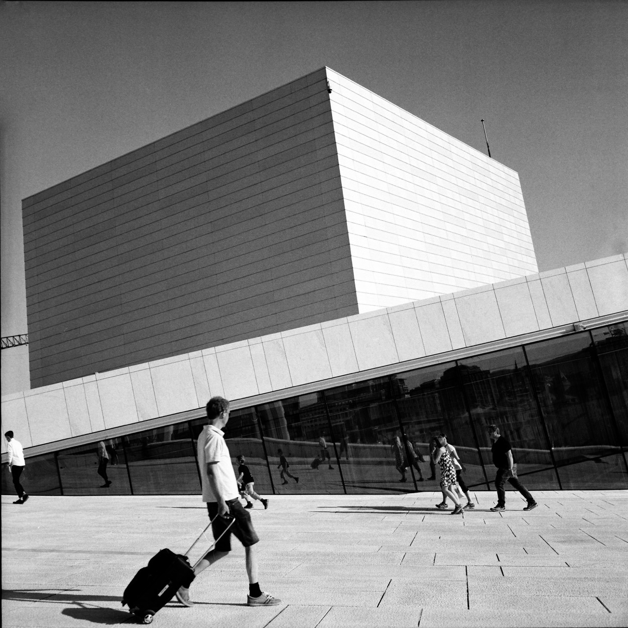 danielandnicole:
&ldquo; An Oslos Opernhaus hatte ich Spa&szlig; und habe mit der Rolleiflex fast eine ganze Rolle Schwarz-Wei&szlig;-Film belichtet.
&rdquo;
Had some fun at Oslo&rsquo;s opera house with the Rolleiflex and a black and white film.