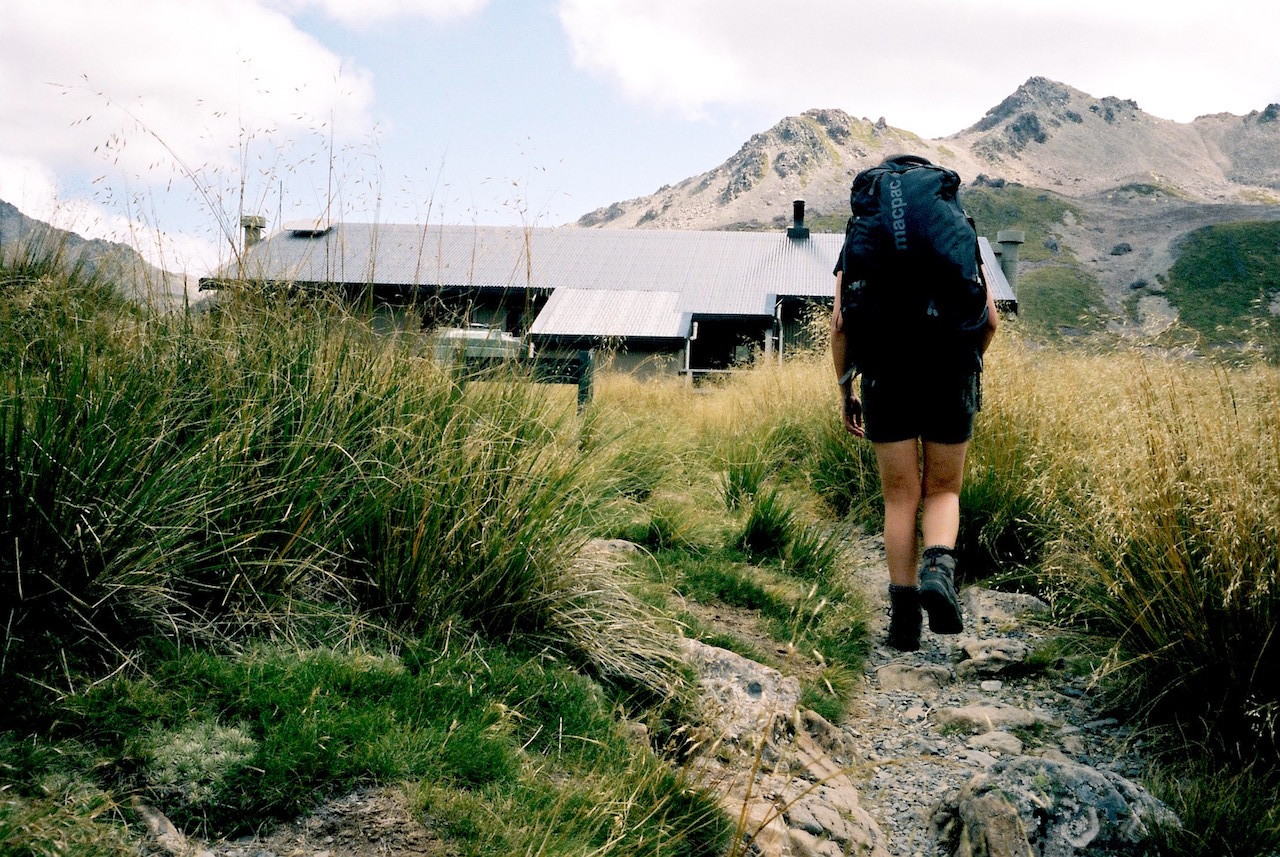 A few impressions from our 3-day walk in the Nelson Lakes National Park.
On the first day, we only started at 5pm. But that wasn&rsquo;t a problem, since we had to walk for only 2 hours before reaching the first hut: Coldwater Hut. That first day was easy...