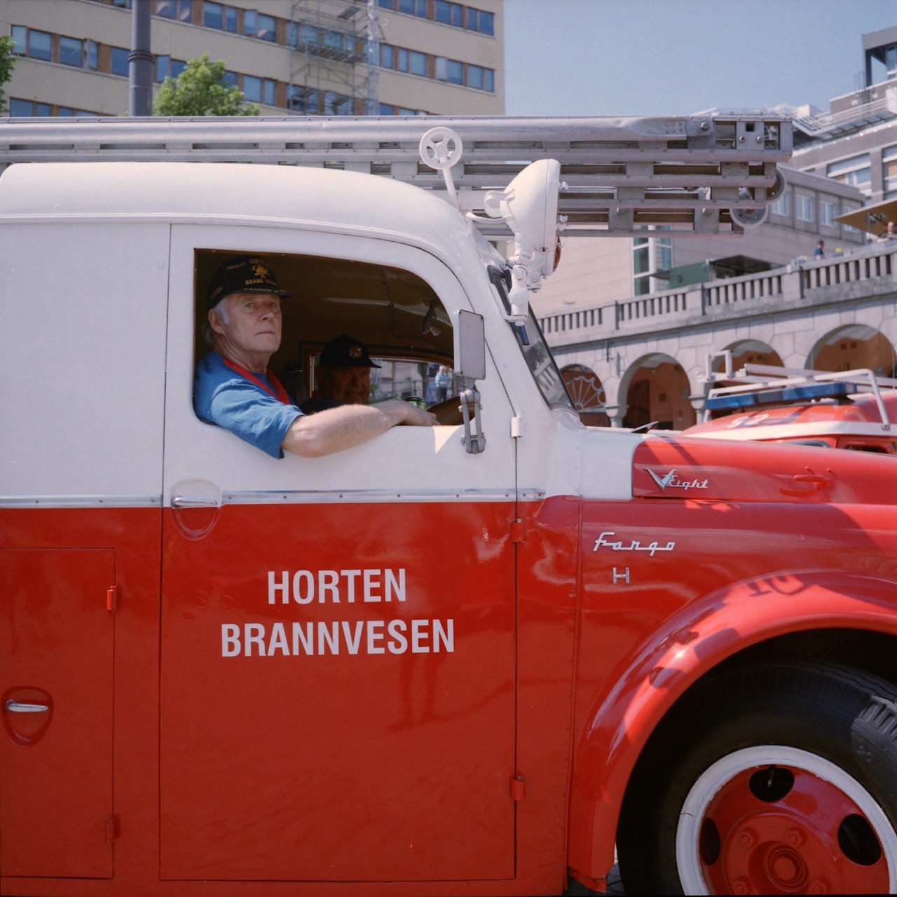 Nicole spotted this vintage fire brigade car meet up. A good opportunity to snap a few shots of decades old cars with a decades old camera. Oslo, June 2016.