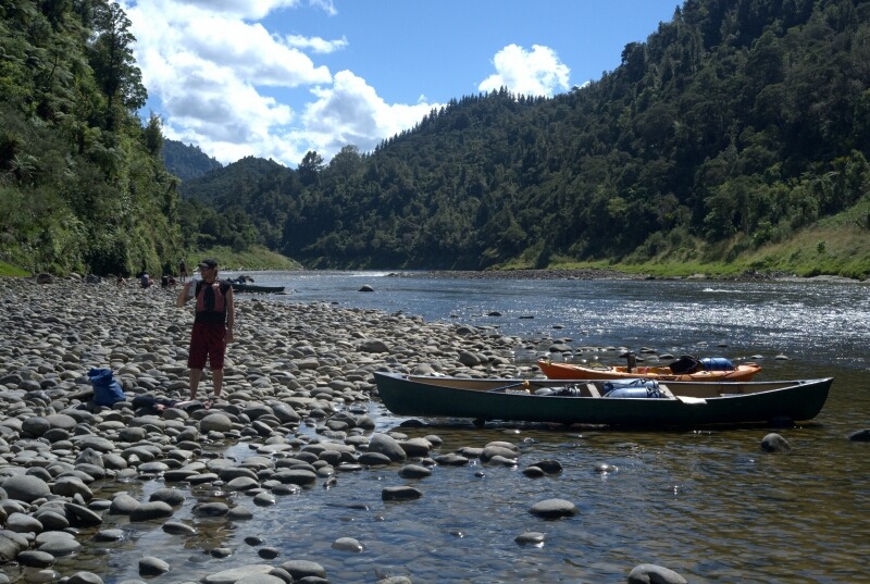 des-chain:
&ldquo;382/365
Whanganui Journey, Day 3
Whanganui River, NZ
&rdquo;
Canoeing break.