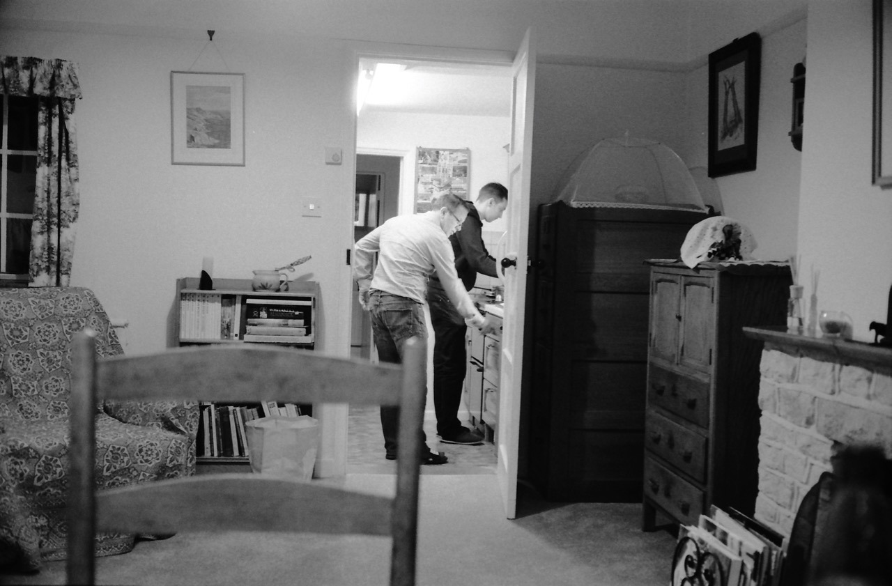 Impressions of the little AirBnB cottage my brother, my father and I got during our trip to the Cotswolds, England in March.