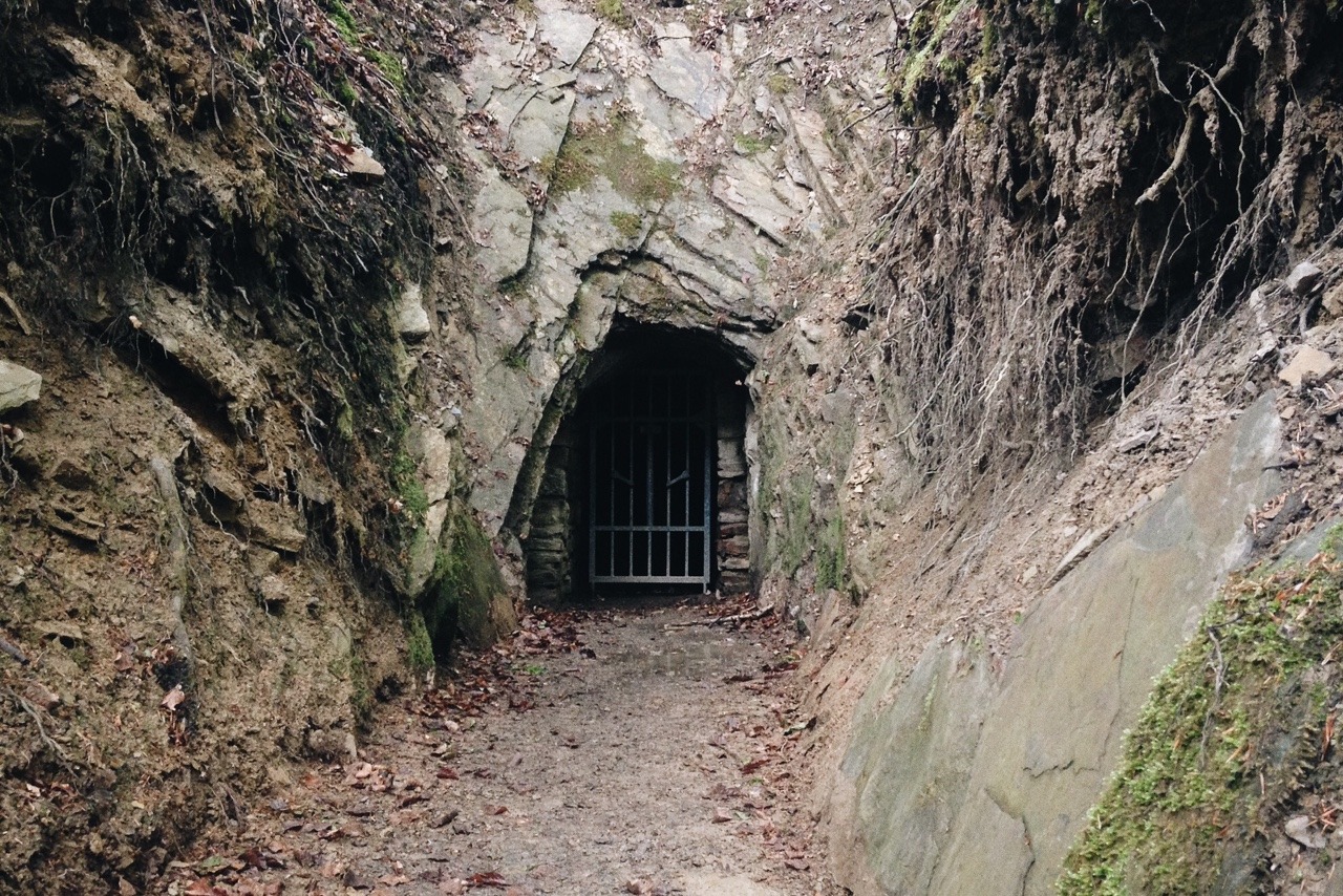150/365: Auf Bergmannspfaden.
Heute sind wir 15km und sechs Stunden &ldquo;Auf Bergmannspfaden&rdquo; gewandert. Man kam an vielen stillgelegten Stollen vorbei (abgebildet ist der Gestellsteinstollen), kam durch ruhige Natur mit netten Ausblicken, und das ein...