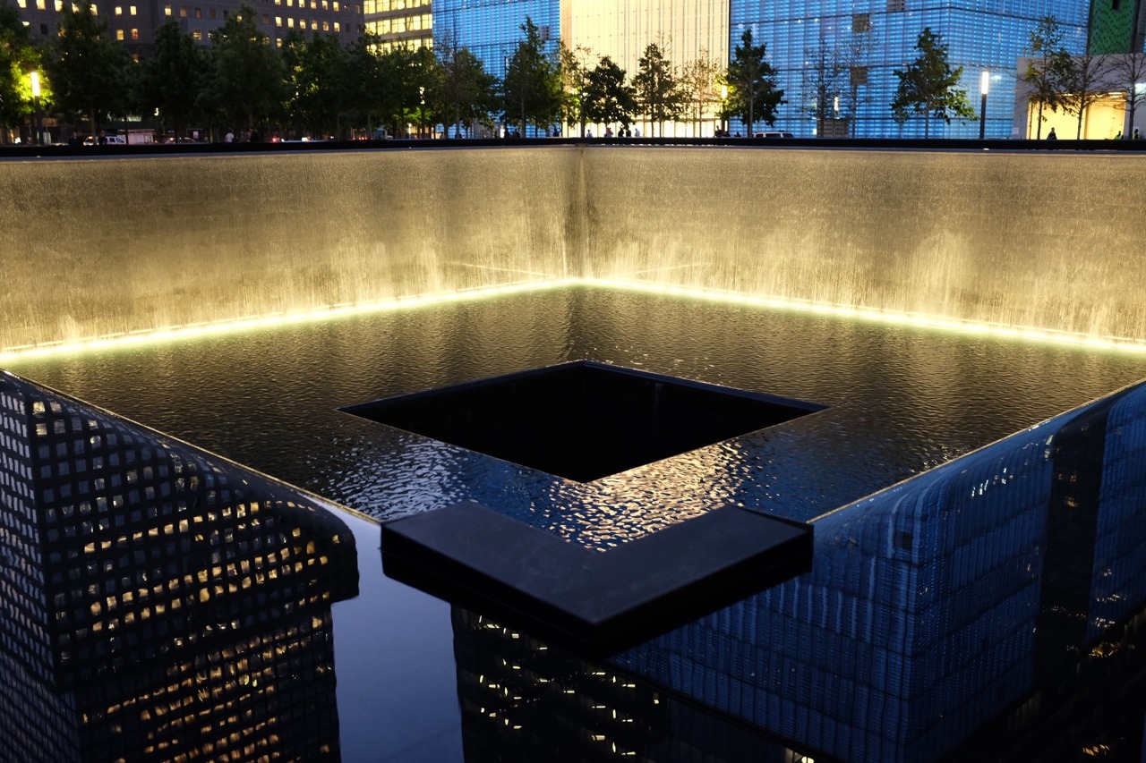 139/365: North tower reflecting pool at the WTC memorial.
This day started relatively late with a lunch at the famous Katz’s restaurant. And we sinned badly. Don’t tell anyone! ;-)
Then we went down to Lower Manhattan where we had a beautiful view on...