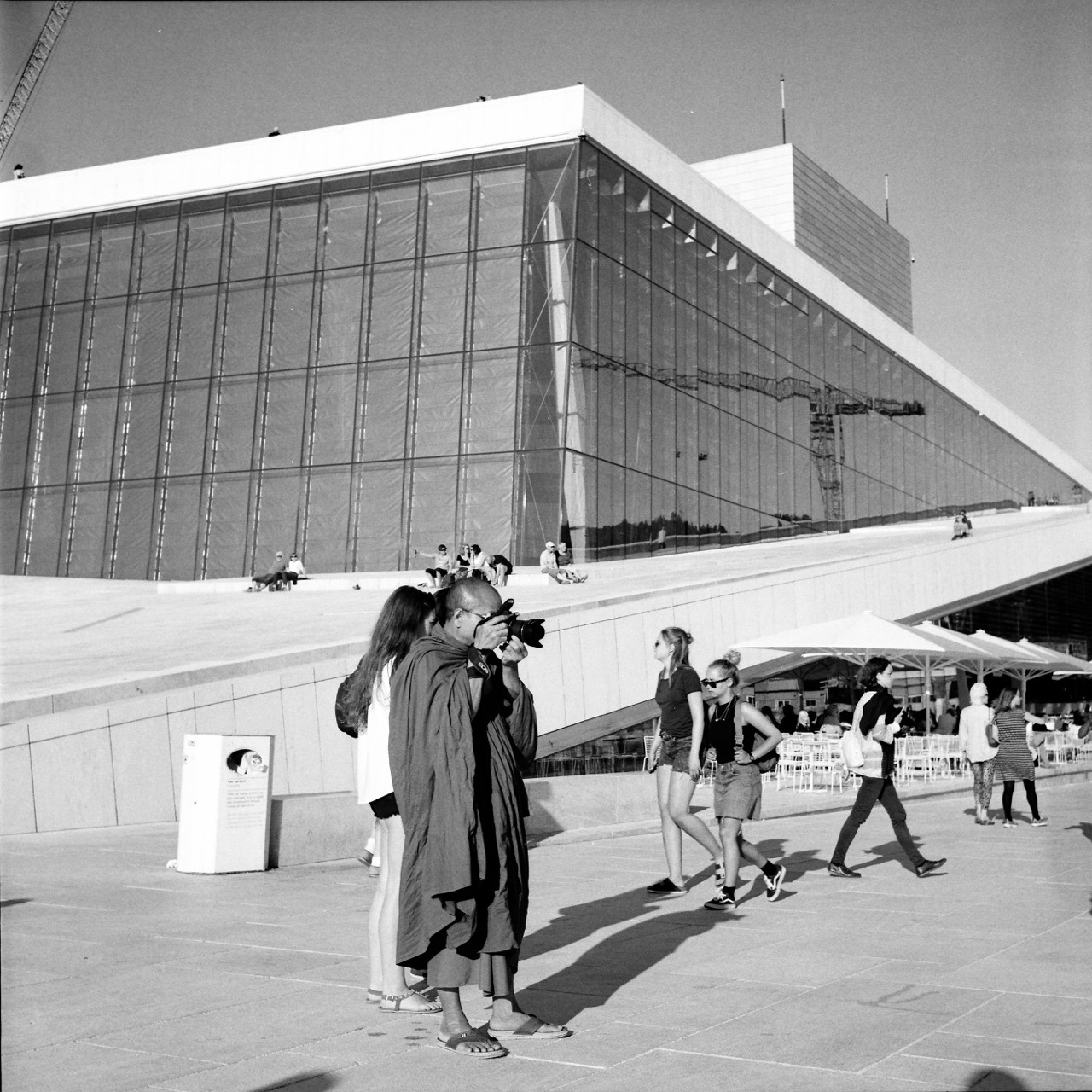 danielandnicole:
&ldquo; An Oslos Opernhaus hatte ich Spa&szlig; und habe mit der Rolleiflex fast eine ganze Rolle Schwarz-Wei&szlig;-Film belichtet.
&rdquo;
Had some fun at Oslo&rsquo;s opera house with the Rolleiflex and a black and white film.