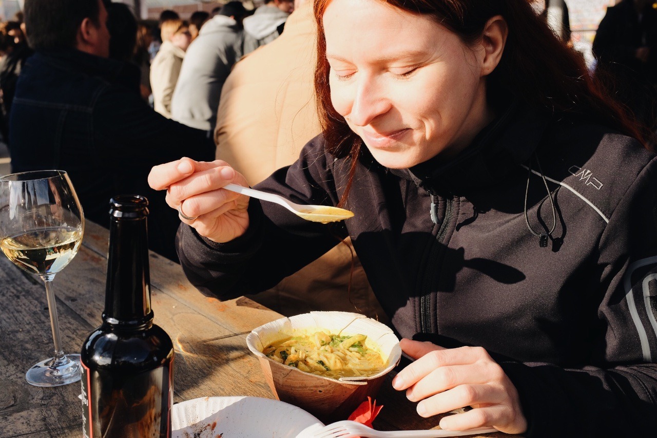 66/365: Nicole enjoying her (second!) Laksa at the Street-Food-Festival in Düsseldorf.
On this beautiful day, we met with friends and had some really delicious food. We both had one Laksa – among lots of other things of course – but Nicole had to get...