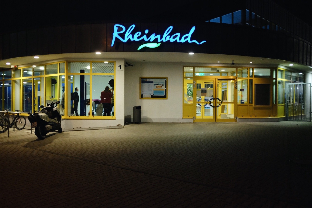 21/365
Been swimming today. We do this once a week currently. But usually we go on Monday and during the day when it&rsquo;s way less crowded (home-office-freelance-style).