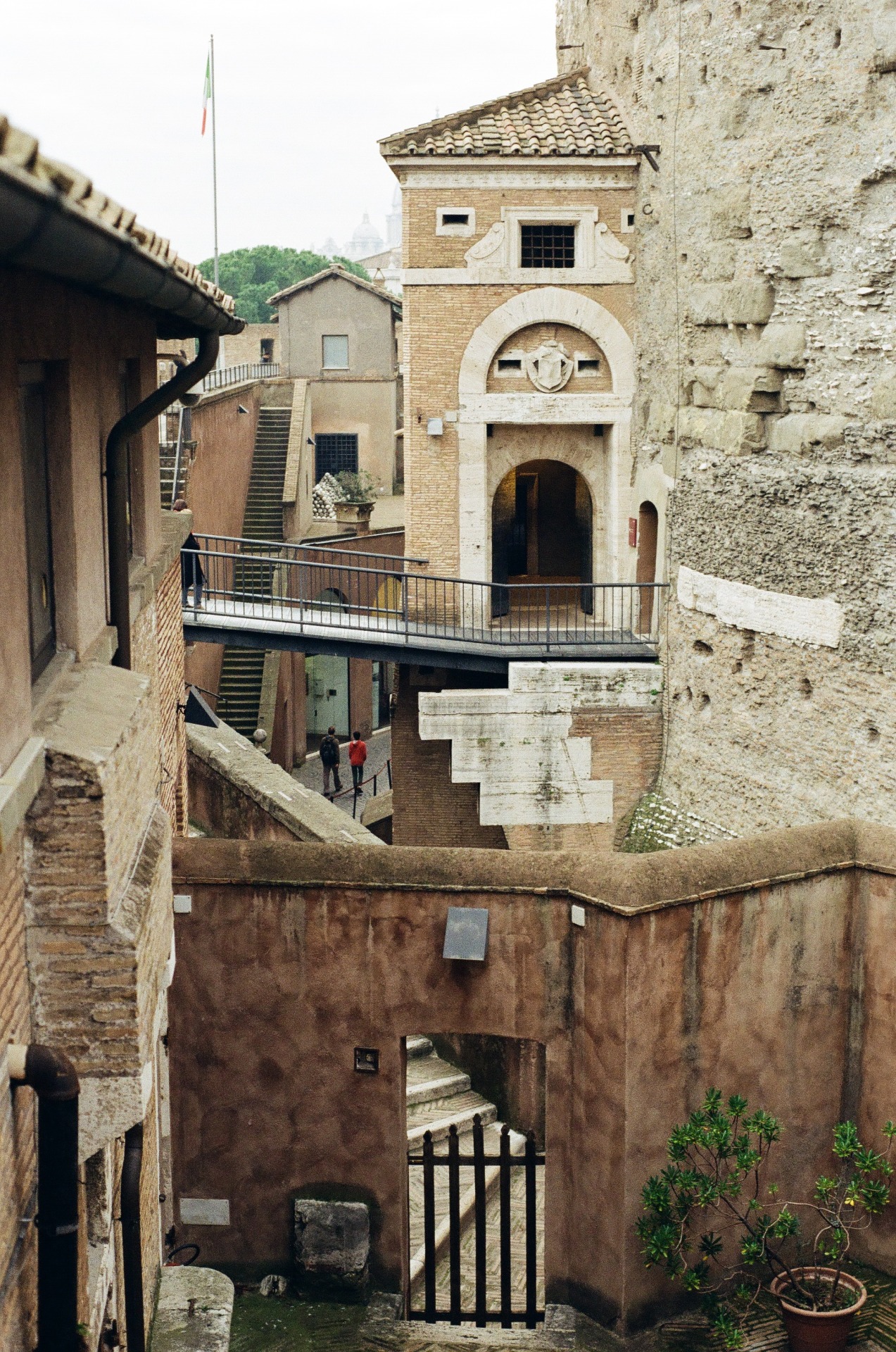 Castel Sant'Angelo, Rome.
Shot with a Nikon FE, 50mm lens and Kodak GB 200 Gold film.