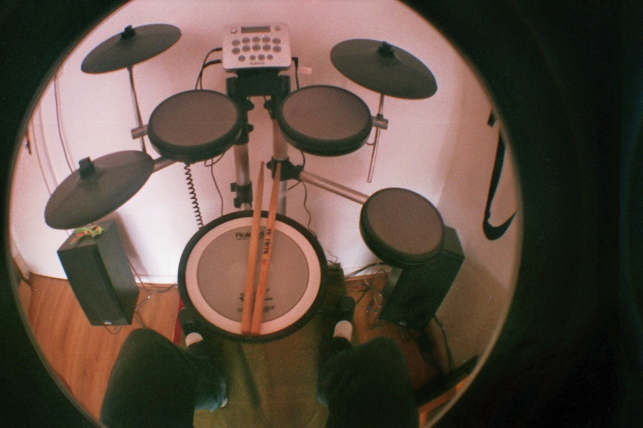 I bought a Lomo Fisheye cam. It’s fun! :-)