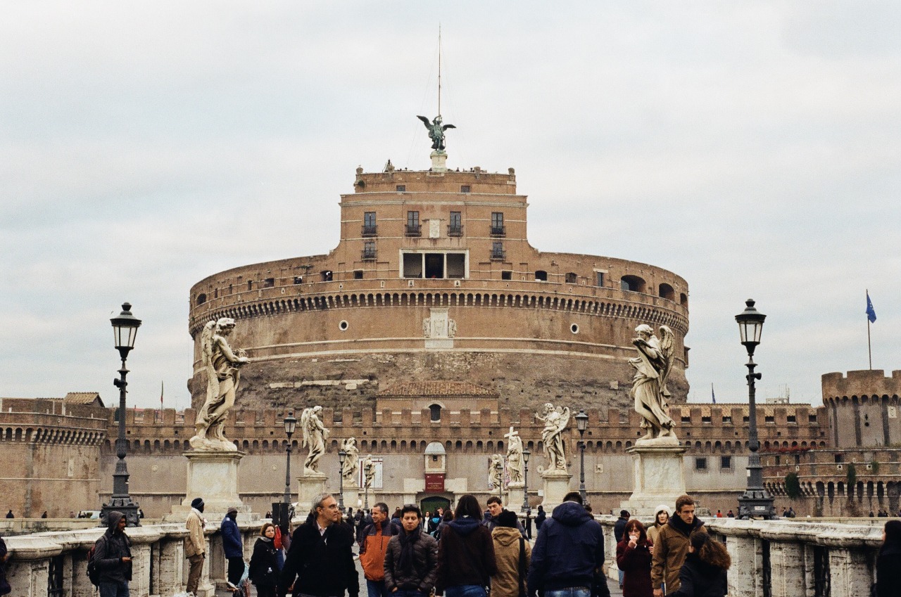 Castel Sant'Angelo, Rome.
Shot with a Nikon FE, 50mm lens and Kodak GB 200 Gold film.
