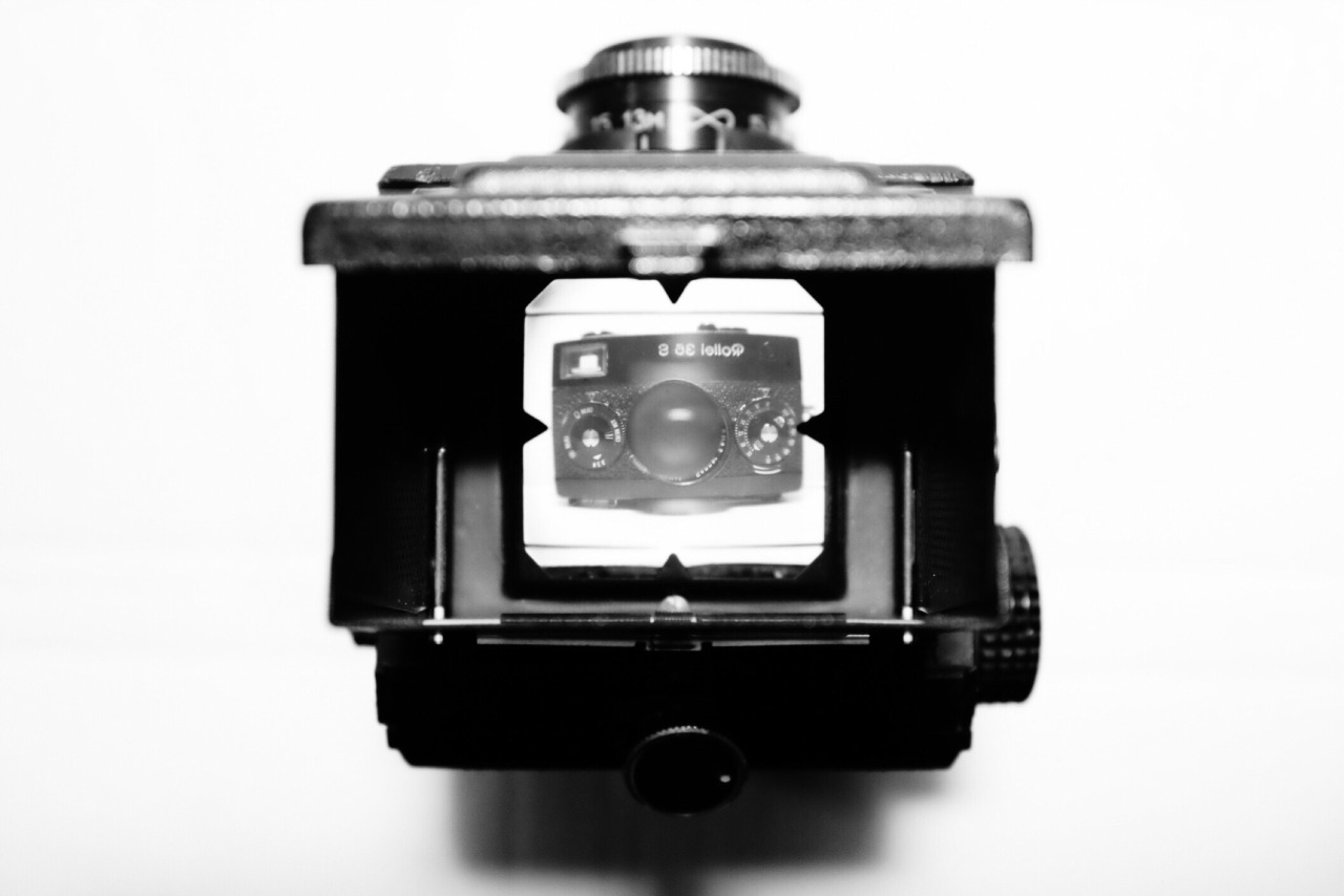 299/365: Am Sonntag war mal wieder Ratinger Fotob&ouml;rse. Es war meine erste, und ich war ziemlich beeindruckt von der Menge und Qualit&auml;t des Angebots. Habe auch direkt zugeschlagen und eine Rollei 35 S &ndash; so ziemlich die kompakteste Kleinbildkamera, die...