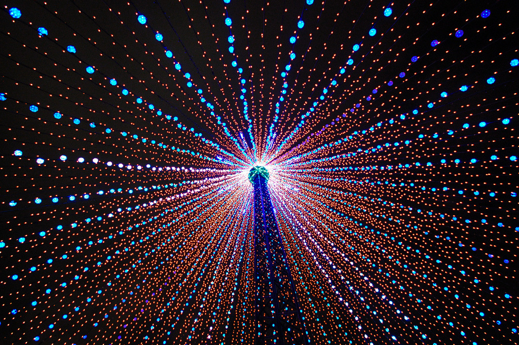 Surrounded by lights
One good example for what an extreme wide angle lens is good for!
Taken with my Nikon D40 and the Sigma 10-20mm lens @10mm. It&rsquo;s inside a tree of lights.
A lens as wide as this gives you the ability to capture interesting views...